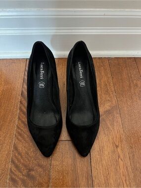 Black Pointed-Toe Women’s Pumps